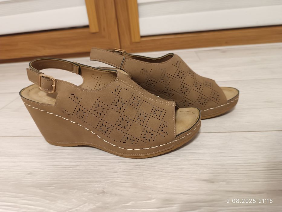 Brązowe buty na koturnie koturny obcasy eleganckie 36 clara barson