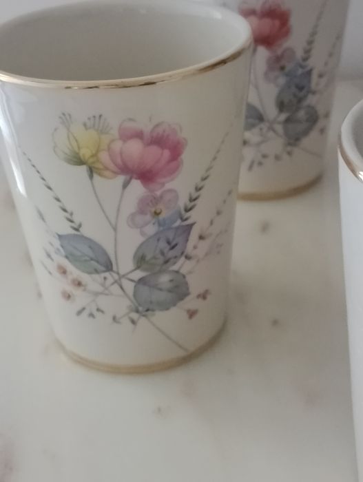 Jarro com 12 copos em porcelana