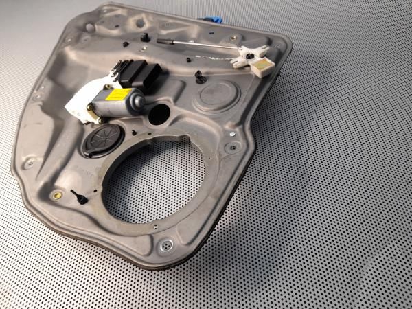 Elevador vidros trás esquerdo VOLKSWAGEN Bora (1J2)