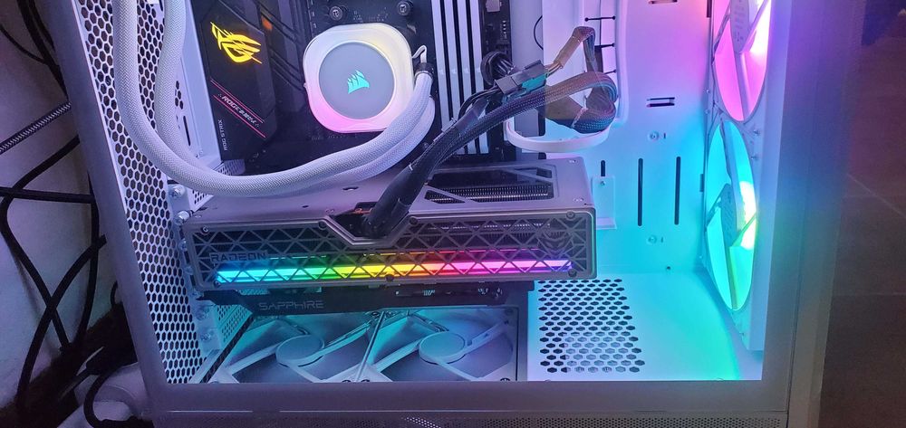 RX 9060 XT 16GB saphire nitro+ oc