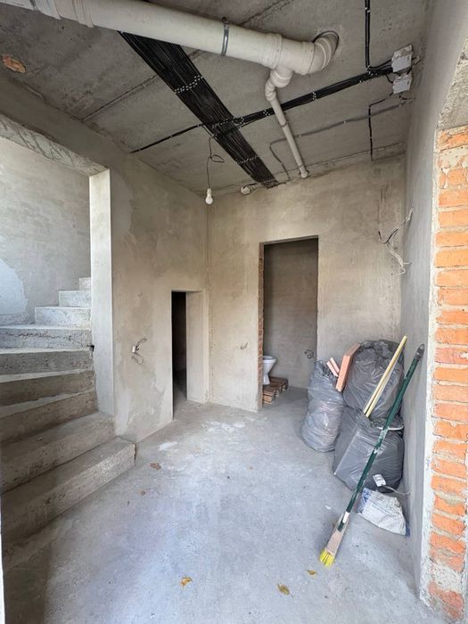 р Двоян у масиві Криниченька, двоповерховий, автономне газове