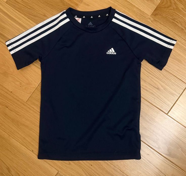 Дитяча спортивна футболка Adidas темно-синього кольору на 9-10 років