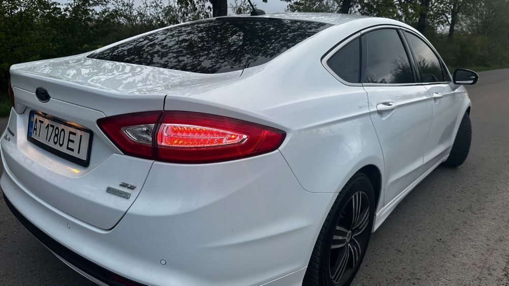 Автомобіль Ford Fusion 2013