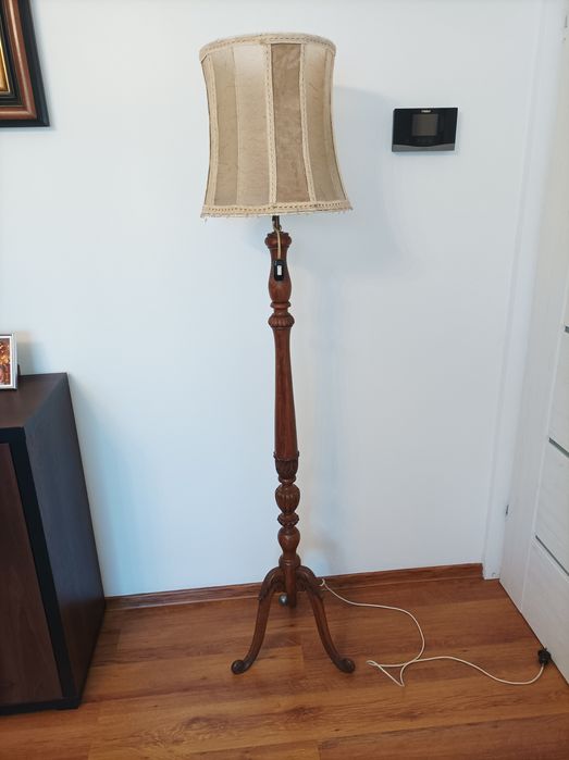 Lampa stojąca podłogowa