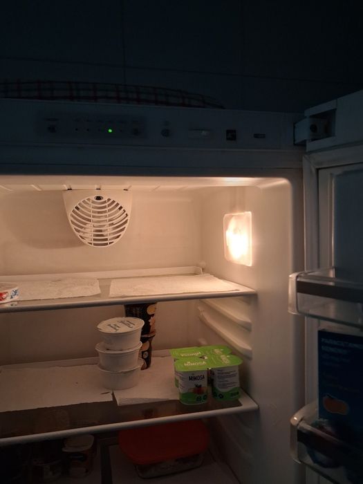 Vendo frigorífico Bosch branco em bom estado e económico