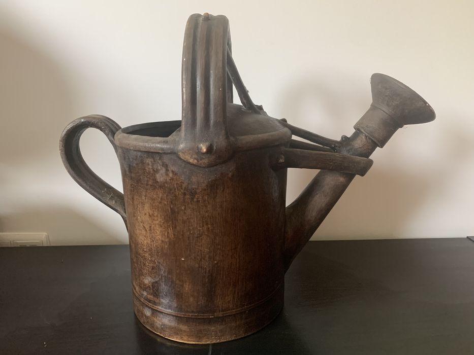 Regador em barro pintado a mão