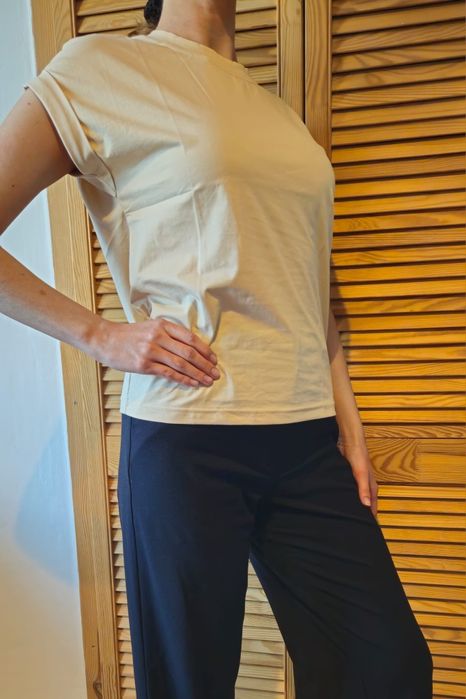 Beżowa kremowa bluzka, t-shirt basic billy j australia