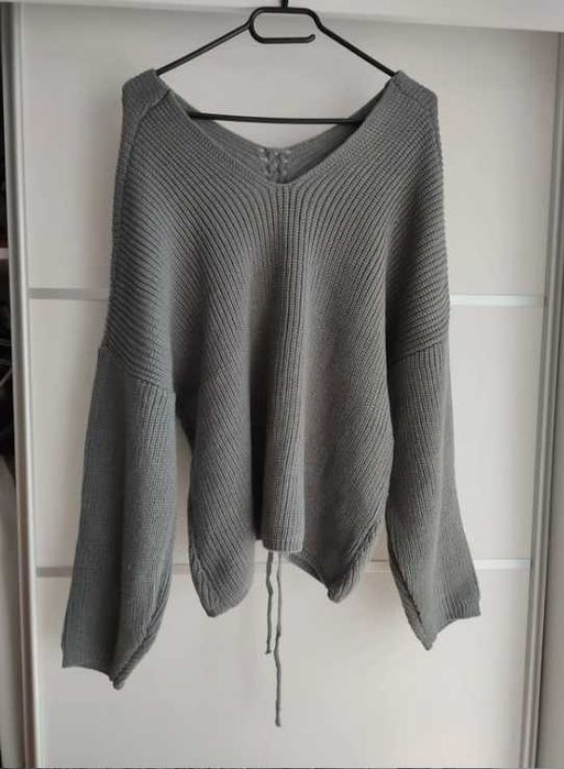 Sweter szary damski z wiązaniem rozm. XL, stan bardzo dobry