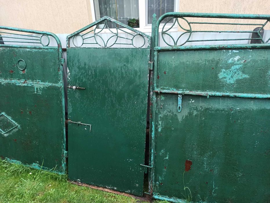 Брама металева з фірткою