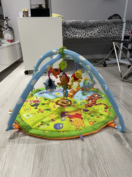 Mata niemowlaka interaktywna z zawieszkami