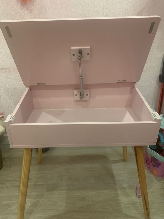 Cadeira + mesa com arrumação criança