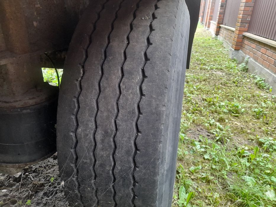 Напівпрчеп бортовий fruehauf