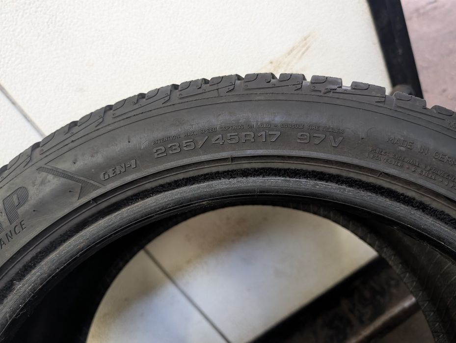 Opony zimowe Goodyear 235/45r17 18r6,8mm