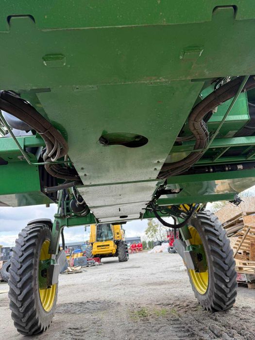 Обприскувач самохідний John Deere M4040