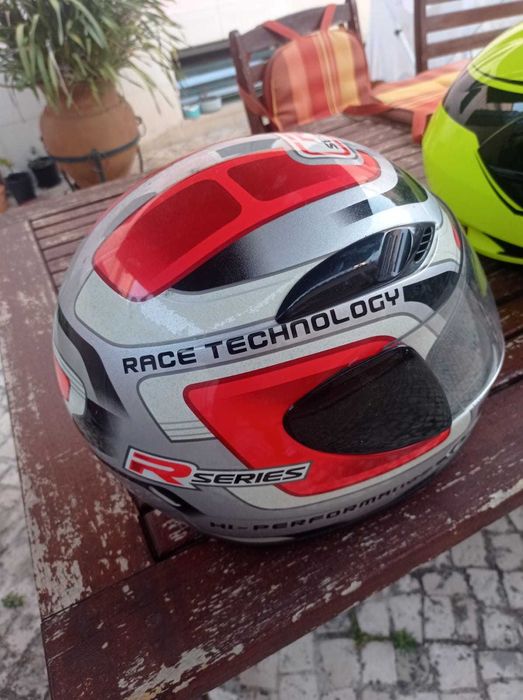 Capacetes AGV K1 e MDS R Series
