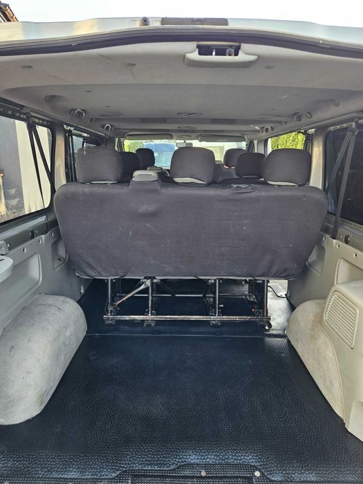Renault Trafic passenger 2,0 115km nawiewy tył jak vivaro 2008r