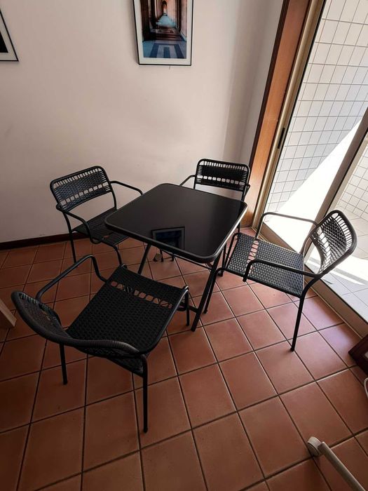 Mesa e cadeiras área externa