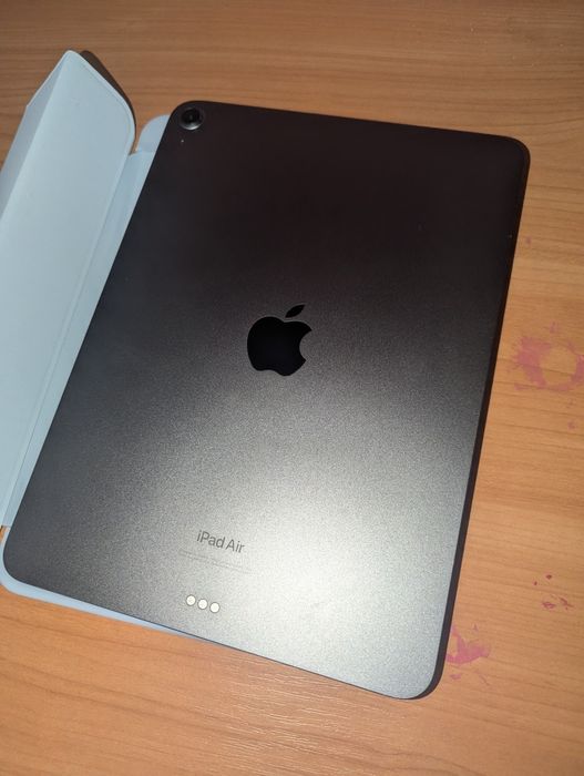 Apple iPad Air 5 (M1) 64GB Wi-F  без нюансів особиста зустріч