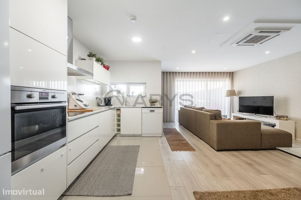Apartamento T3 com garagem e jardim privativo