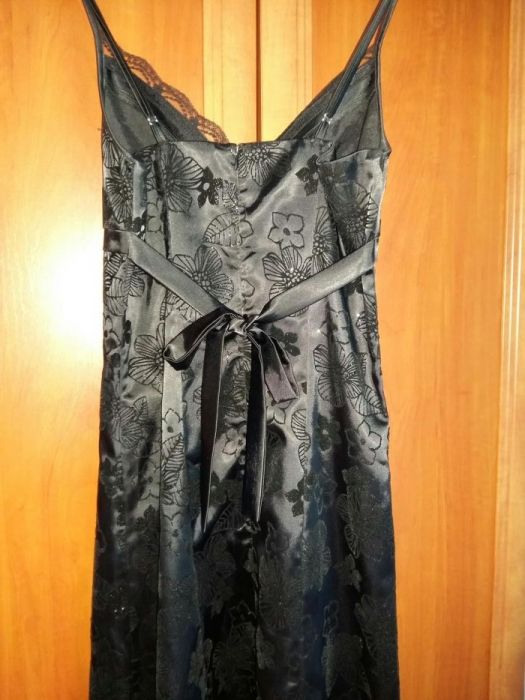 Elegancka czarna sukienka