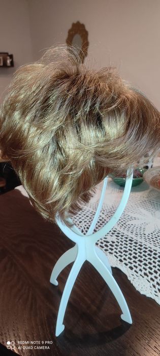 Sprzedam nowe peruki damskie