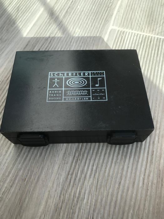 Schertler Dyn B microfone  de contacto para  contrabaixo