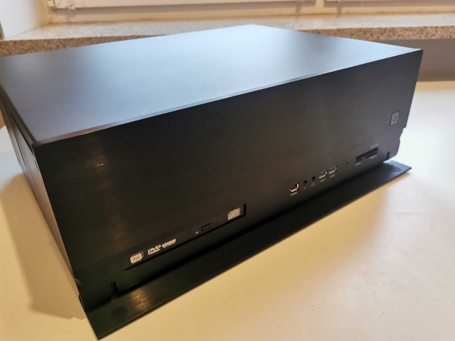 Komputer stacjonarny typu media center