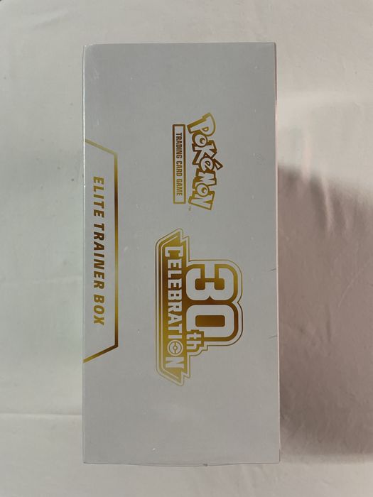 Pokémon 30th Celebration Elite Trainer Box (ETB) [Novo e selado/Envio grátis]
