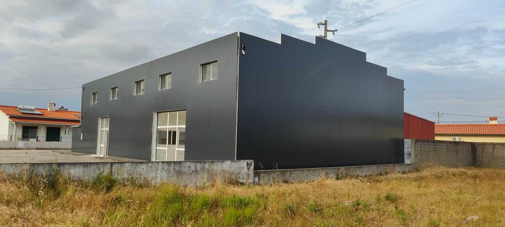 Alugo armazém 400m2 em Pataias