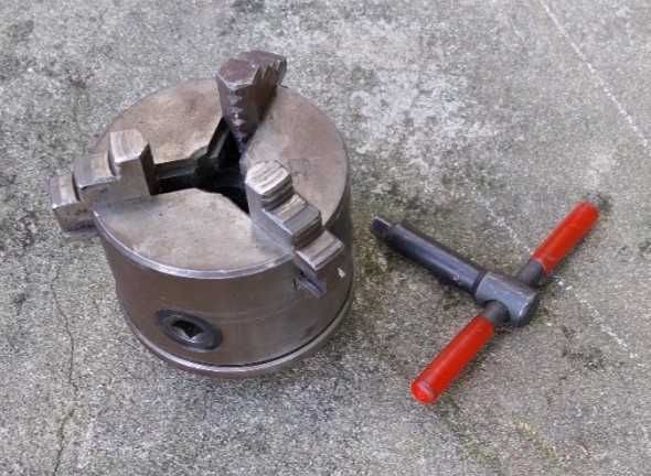 Pinça de torno com 80mm e 3 garras