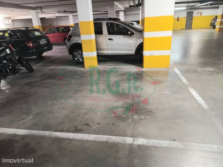T1 c/ Terraço Próximo Estação Comboios de Rio Tinto e Metro