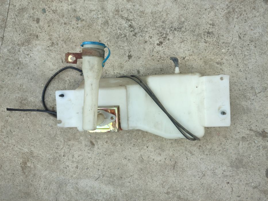 Продам бачок омывателя на SsangYong rexton 2.7 дизель