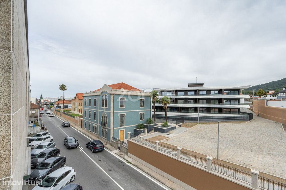 Escritório com 82 m² | Centro Comercial da Estação | Viana do Caste...