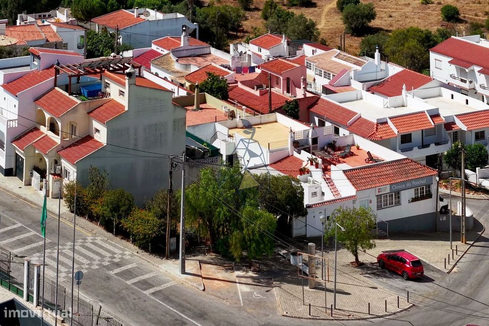 Terreno urbano de 155 m2 em Parchal com vista ria