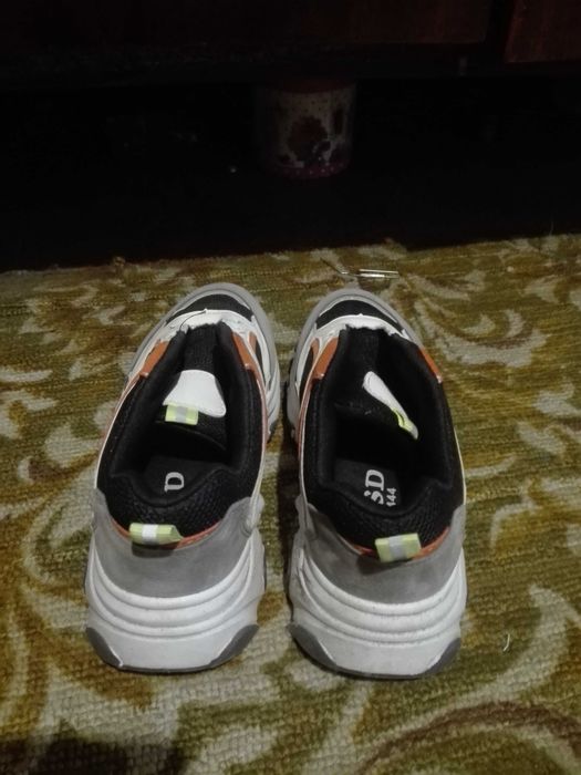 Продам кросівки в гарному стані