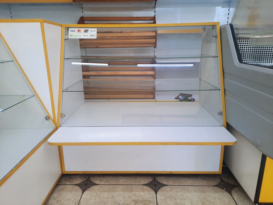 Продам торгові пристінні стелажі