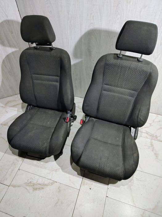 Тряпчаний салон сидіння з підігівом Toyota Avensis T25 авенсіс т25