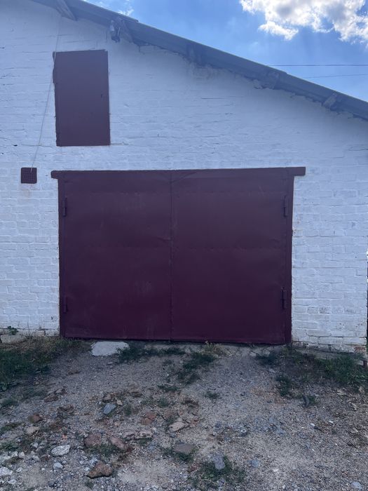 Продаж частини будинку з гаражем та літньою кухнею