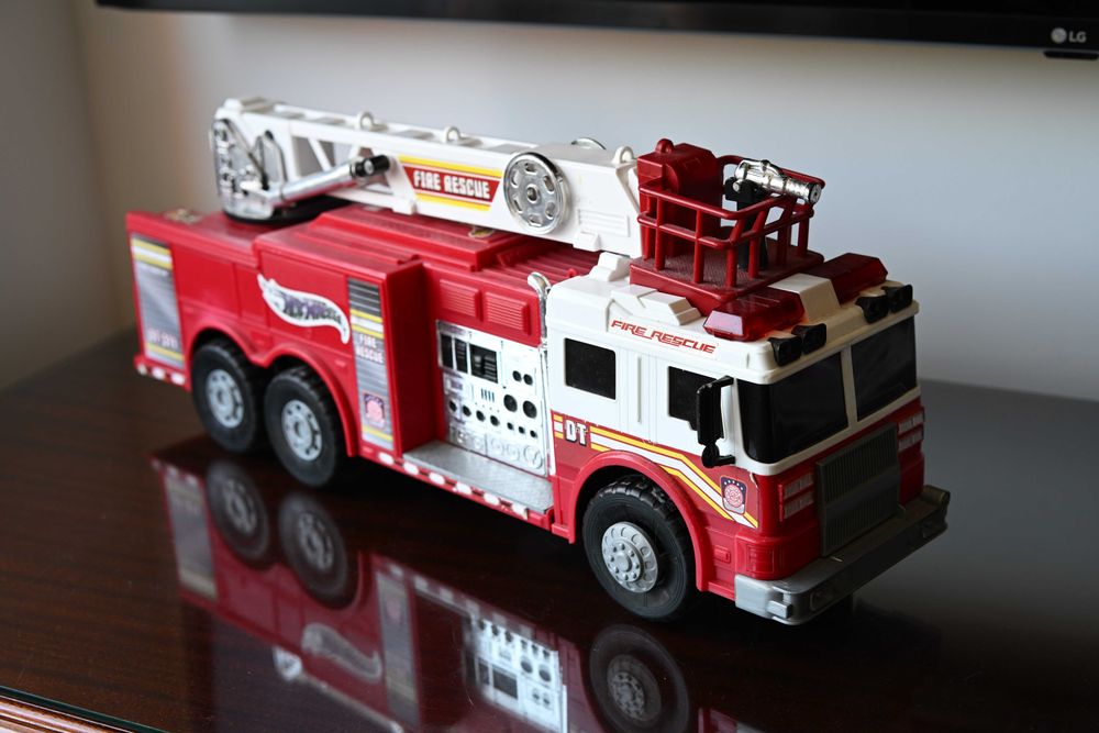 Camião bombeiros 55cm com luzes e som