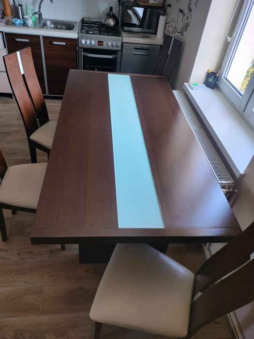 Sprzedam stół z krzesłami