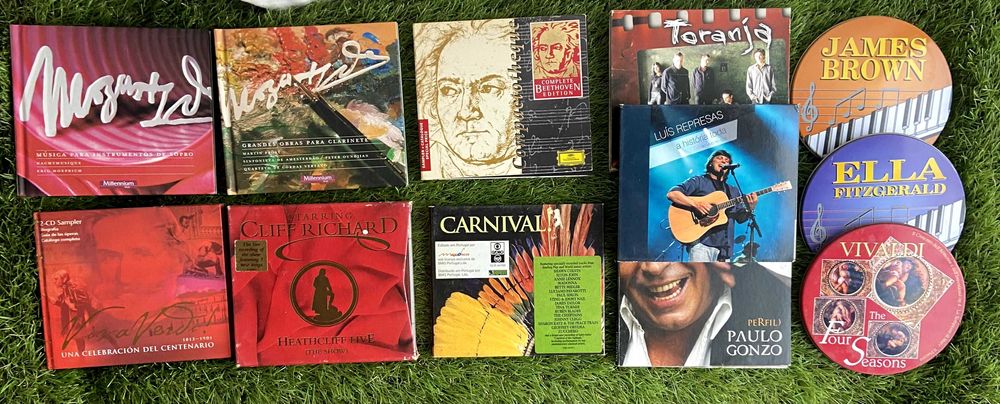 Conjunto cd's, filmes e cassetes