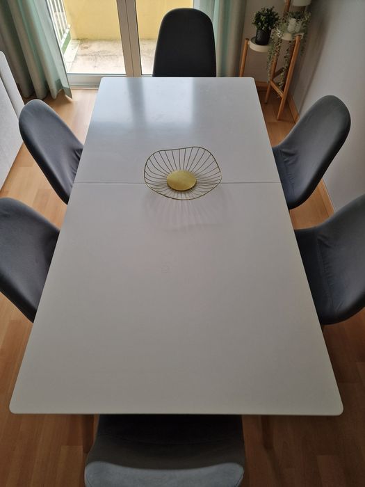 Mesa em madeira lavado branco extensível