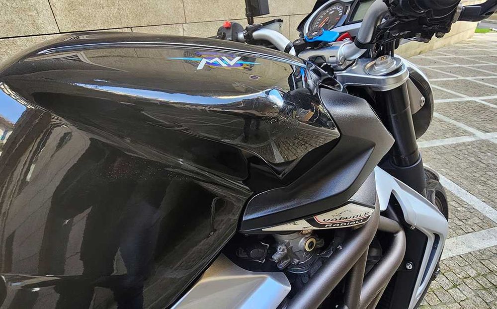 MV Augusta Brutale 990R - 140 cv - 8000km - 2010