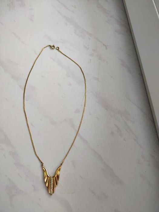 Elegancki pozłacany naszyjnik łańcuszek