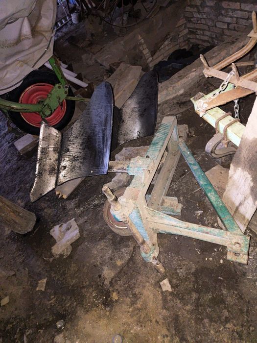 Продам плуг до т-25