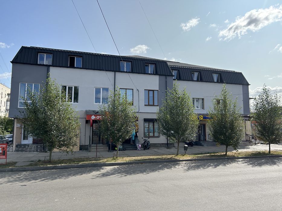 Оренда м.Ржищів-центр, 1 пов- 105м2,2 пов - 50 м2. Під торгівлю/офіс