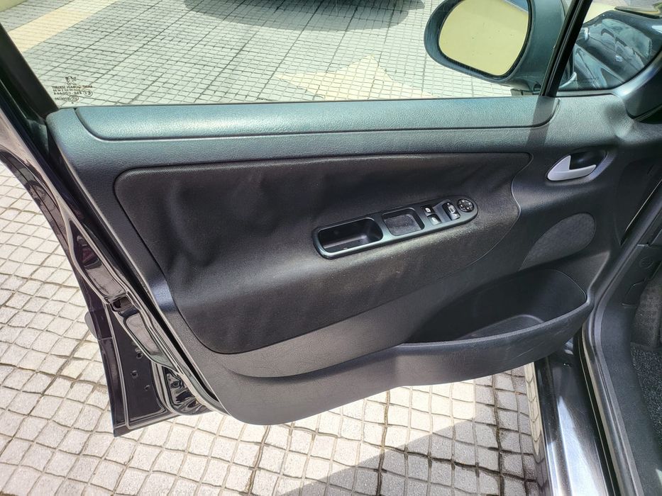 Peugeot 207 1.4hdi 180mil kms 2007