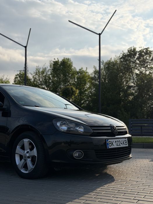 Volkswagen Golf 2010 бензин 1.4