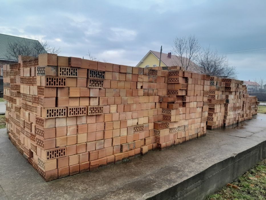 Земельна ділянка з фундаментом