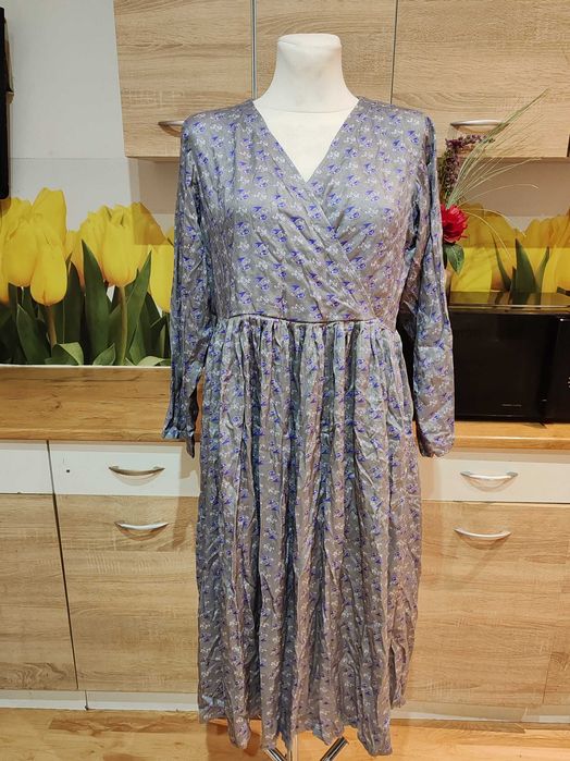 Śliczna ciekawa unikatowa sukienka midi rozmiar ok 44/46